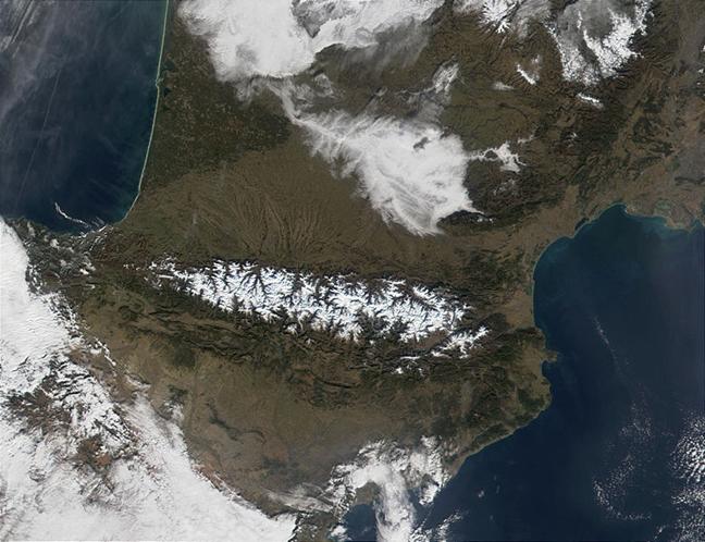 780px-Pyrenees_Mountains_view_from_satellite