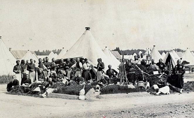 Arquivo: Tente de zouaves au camp de Ch�lons.jpg